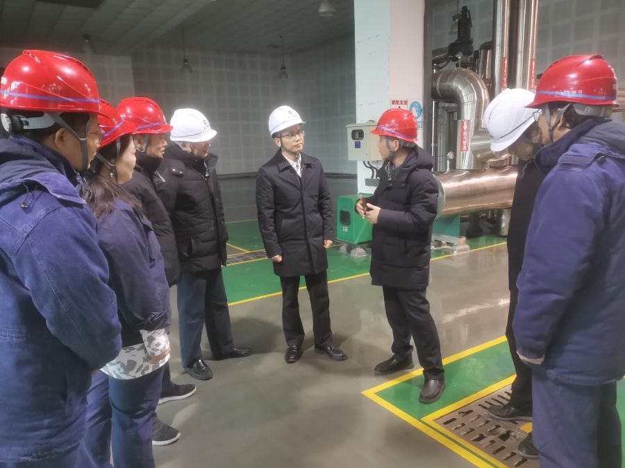 檢查東湖高新區(qū)行政服務(wù)中心能源站(綜合能源公司供稿) 檢查東湖高新區(qū)行政服務(wù)中心能源站(綜合能源公司供稿)